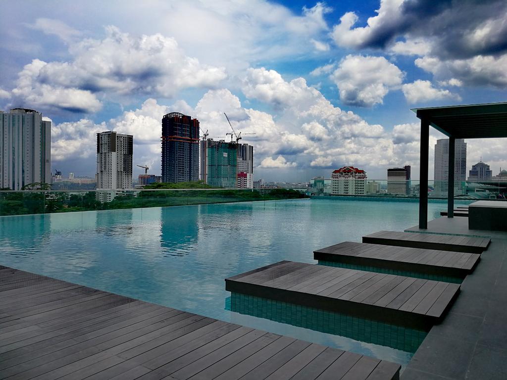Paragon Suites Studios With Private Jacuzzi Near Ciq Rts Johor Bahru Exterior foto